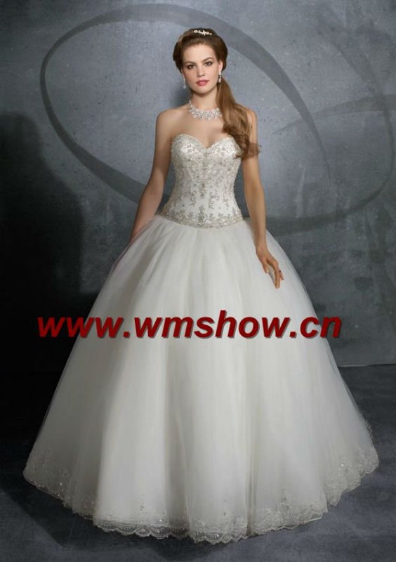 2011 Beautiful Hot Sale Ball Gown Lace Open Back Wedding Dress
