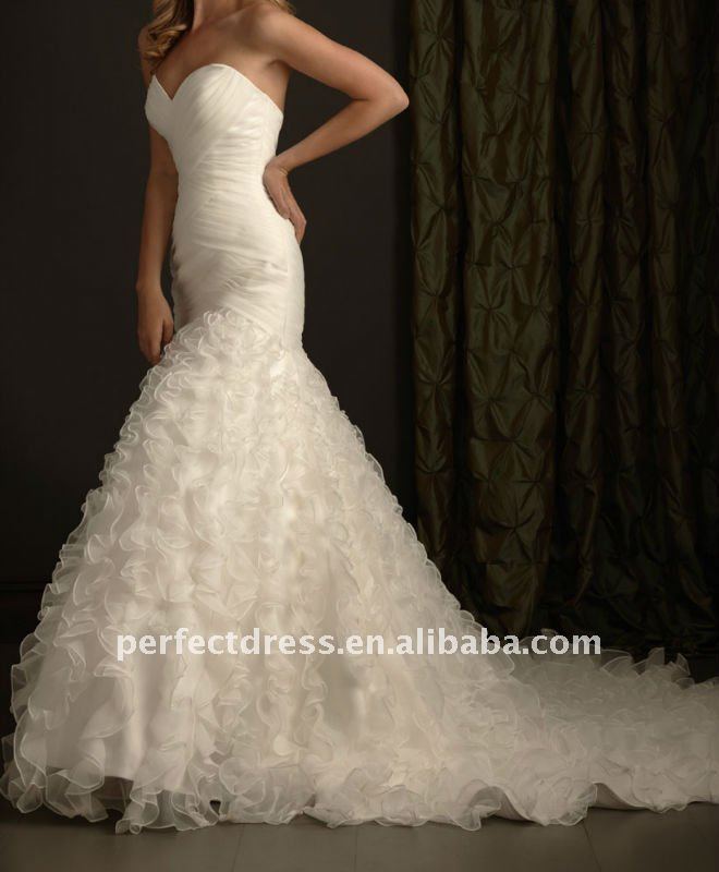 wedding dresses with feathers