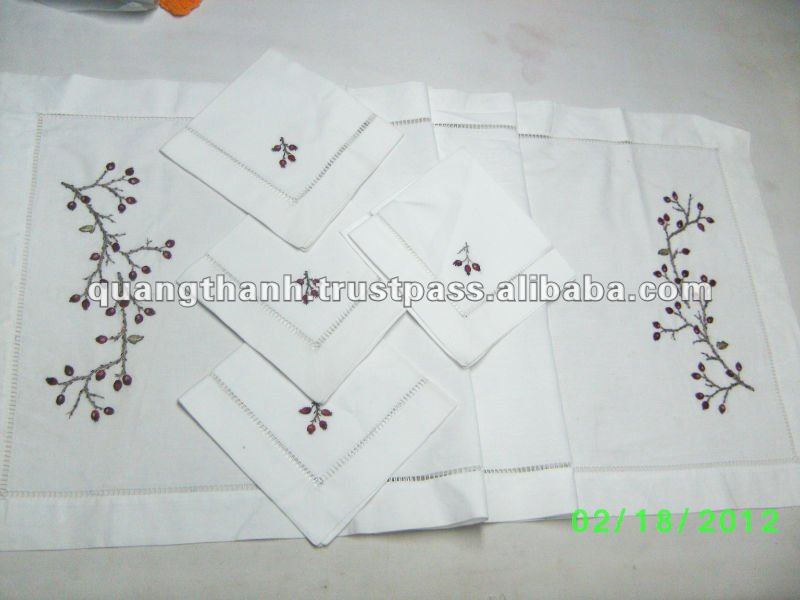 embroidery embroider  runner runner to table hand table
