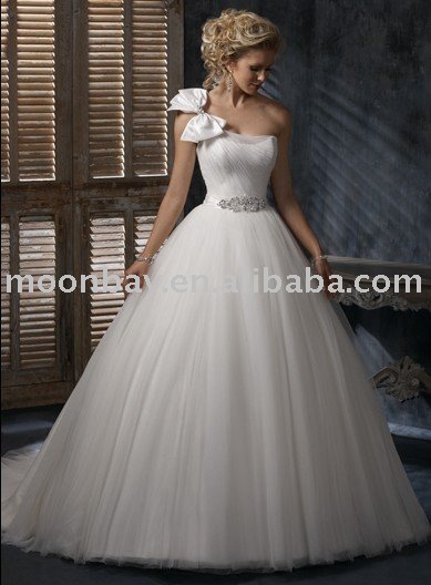  Elegant wedding dress 2011 
