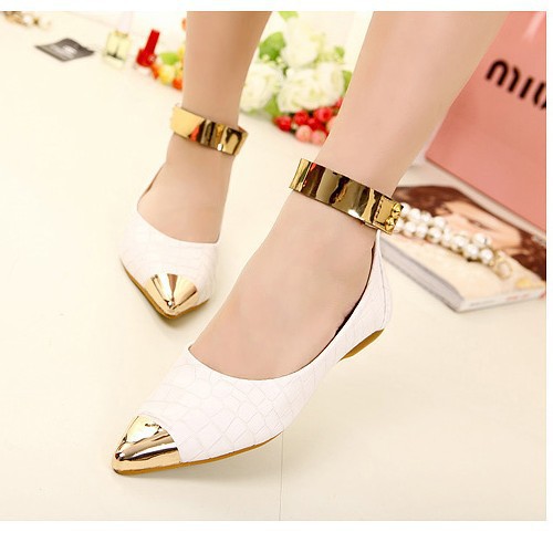 New arrival Itgirl metal decoration small pointed toe flats Dilys drop ship shoes store black white 826(China (Mainland))
