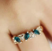 Min.order is $ 8 (mix order) Free Shipping Retro Created Diamond Emerald Ring Sweet Rhinestone Ring Wholesale / Retail XY-R136