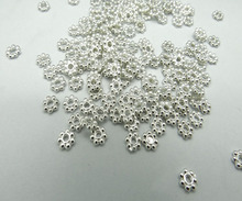 Lots 200pcs Tibetan Silver Daisy Spacer Metal Beads 4mm Jewelry Making Free shippng wholesale