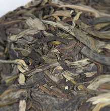 200 grams of tea tree big age raw puer tea free shipping