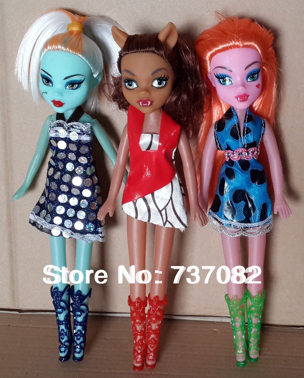 i00.i.aliimg.com/wsphoto/v0/1441509920_1/9-Monster-High-Configuration-Air-Body-Fashion-Clothing-And-Hairstyle-Variety-Multicolor-New-Product-Unique-Doll.jpg