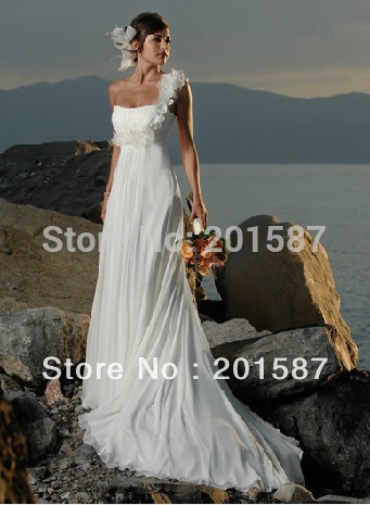 The new high end fashion long section of the bride wedding dress bridal gown wedding dress