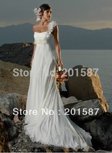 The new high-end fashion long section of the bride wedding dress