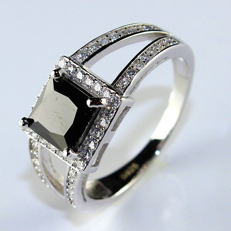 ... Black Simulated Diamonds Engagement Ring the Ulove Y017(China