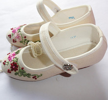 Women s Shoes Peking Traditional Embroidery Shoes to match Qipao and daily wear convenient soft shoes