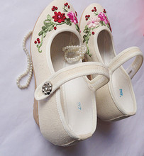 Women s Shoes Peking Traditional Embroidery Shoes to match Qipao and daily wear convenient soft shoes