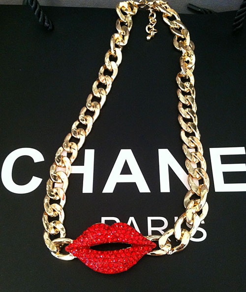 free shipping 2015 NEW Fashion punk red lips necklace gold female short design jewelry accessories royal