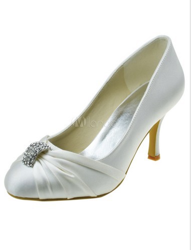 Pretty Ivory Silk And Satin Bow Round Toe Bridal Pumps