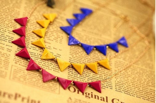Free shipping Fashion jewelry Rhombus pendant of the necklace Yellow blue red colour
