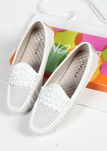 Fresh spring and summer cutout Moccasins soft outsole soft surface women’s platform flat heel shoes white flat single shoes