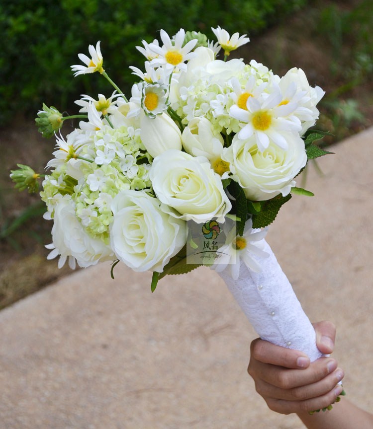 Silk daisy wedding flowers