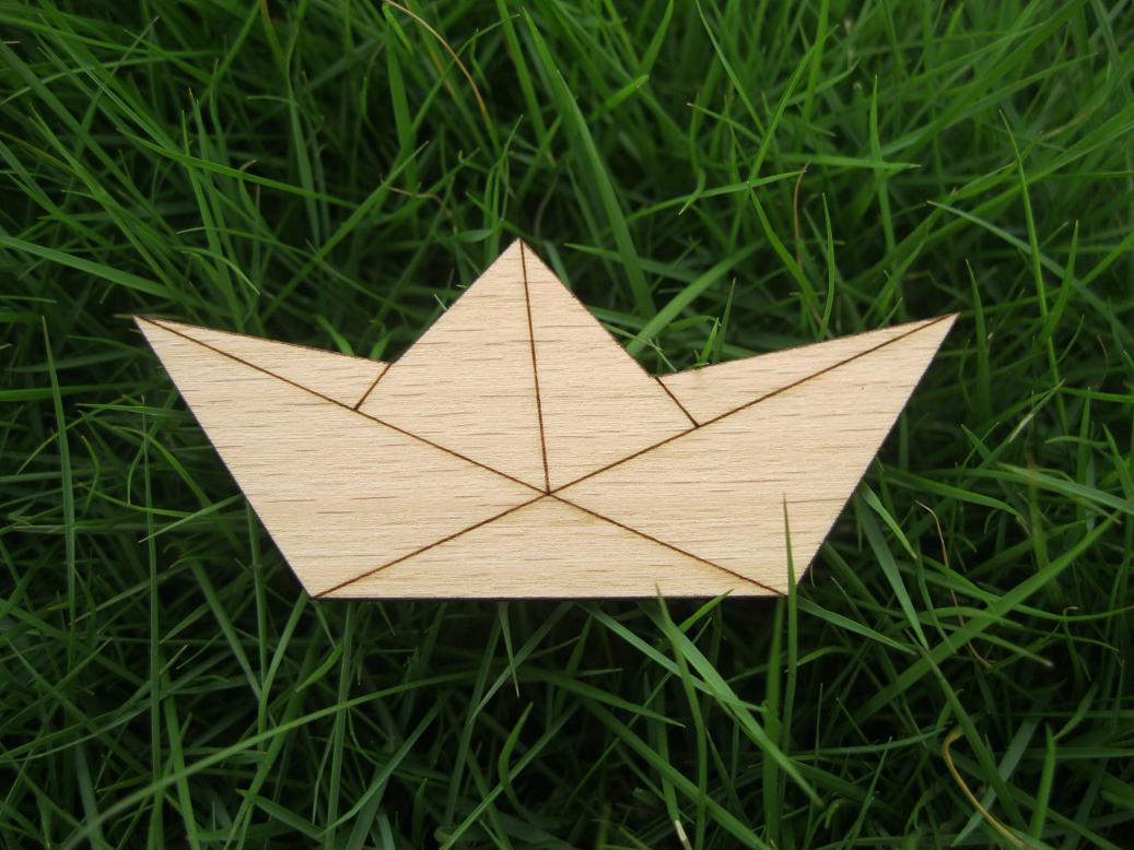 simple-boat-origami-crane-design-wood-brooch.jpg