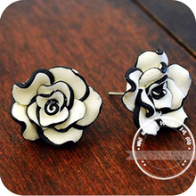 OMH wholesale Oe0254 brief fashion black and white rose stud earring earrings 4g