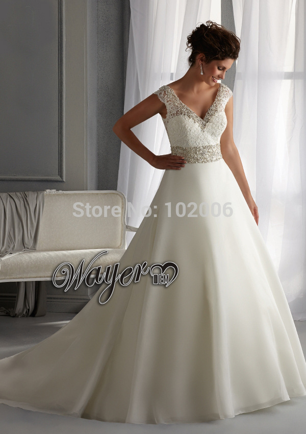 HL WD3411 Luxury Crystal Beaded Heavy Lace Appliqued Top Ball Gown Thick Satin Wedding Dress Match