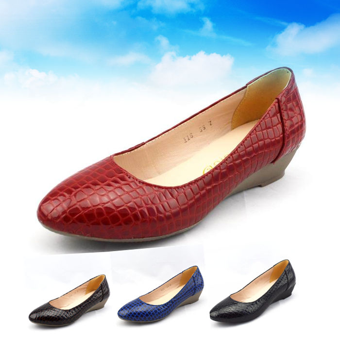 Spring and Autumn new singles shoes comfortable genuine leather shallow mouth Leopard Print mother s shoes