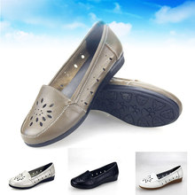 New summer sandals hollow middle-aged women’s genuine leather soft bottom shoes big special mother