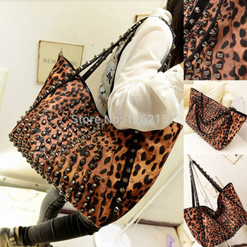 2014 мода черный заклепки женщин леопардовым принтом сумочка сексуальное личности korss сумки пляж сумка бесплатная доставка