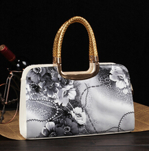New fashion flower printed patent leather bag canvas handbag retro styling package Mobile Messenger bag