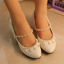 2014 white flower pearl lace wedding shoes low state shallow mouth PU faux leather soft leather female bridesmaid shoes