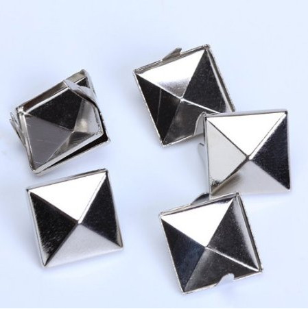Pirâmide de 100pcs Studs Rivets12mm Metal..--ótimo para qualquer projeto 