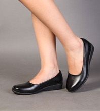 2014 New Arrival Women Shoes Sapatos Femininos Autumn Boots Soft Bottom Flat Shallow Mouth Wedge Shoes with Round Head Leather