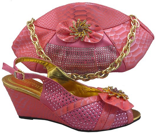 Free shipping 2013 new design lady shoe and matching bag pink