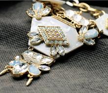New 2014 Famous Design Top Jewel Resin Plate Honey Bee Crystal Rivet Collection Bib Statement Pendent