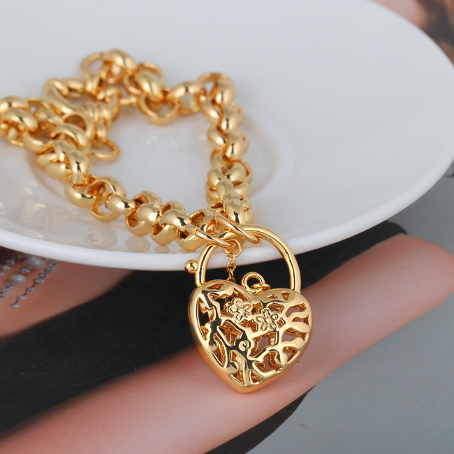 Pretty Cameo Carved Love Heart 18K Yellow Gold Filled Hollow Out Wedding Engagement Brass Bracelet Pulsera