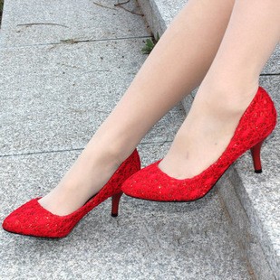 Sweet Lace Red Wedding Shoes Bridal Shoes Low Thin Heels Slip On Pointed Toe Women Pumps