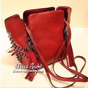 2013 Women s Handbag Trend Skull Tassel Bucket Bag Vintage Rivet Woman Messenger Bags Free Shipping