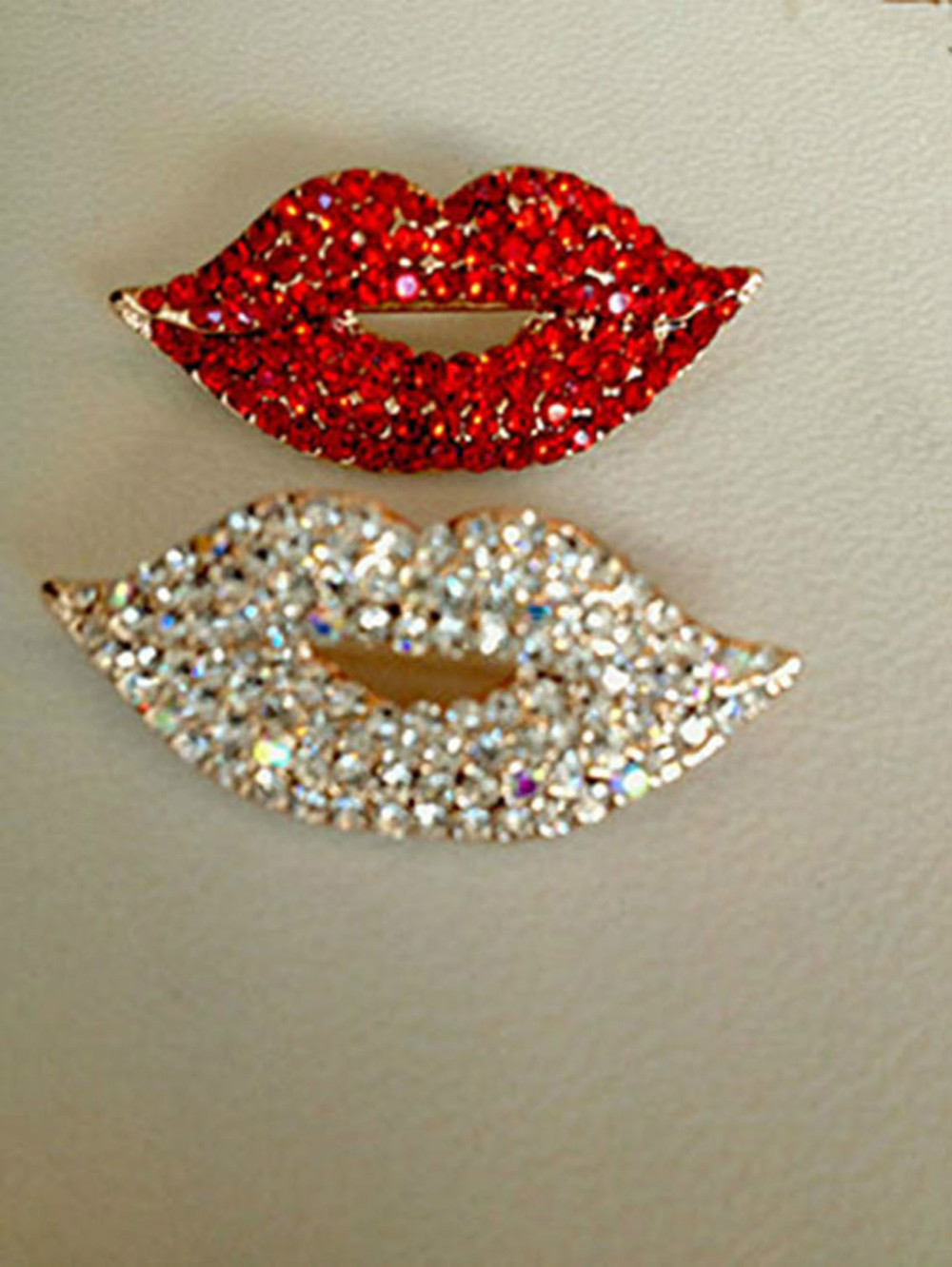 Hot vintage crystal sexy lip CC brooches pin Korean luxury jewelry women boda accessories wholesale broches