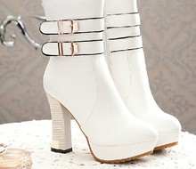 In the spring and autumn season high with Martin boots belt buckle waterproof thick with short