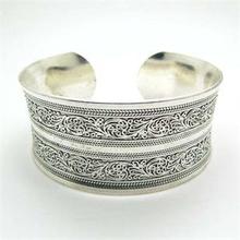Fashion New Hot Vintage Elegant Women Bracelets Tibet Silver Plated Totem Cuff Bracelets Bangles Round Metal