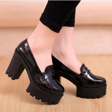 Women’s platform platform thick heel single shoes vintage fashion high heels shallow mouth platform japanned leather shoes