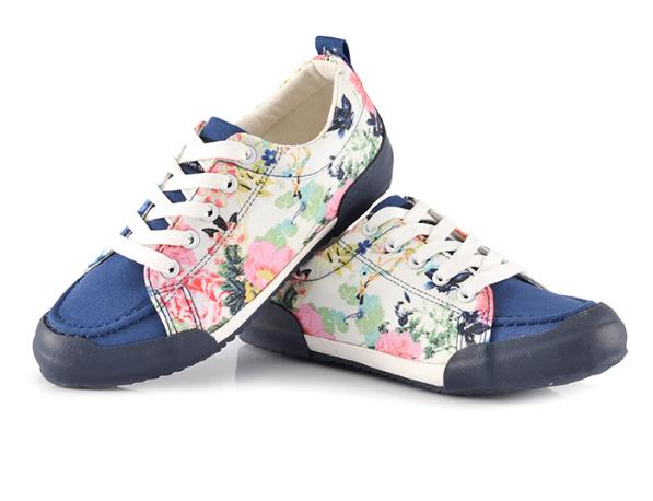 2014 New Autumn Shoes Floral Sneakers Women Lace up Casual Low Canvas Shoes Sweet Flowers Printing
