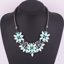 1743#European and American fashion jewelry major suit exaggerated geometric flower short necklace.