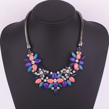 1743 European and American fashion jewelry major suit exaggerated geometric flower short necklace 