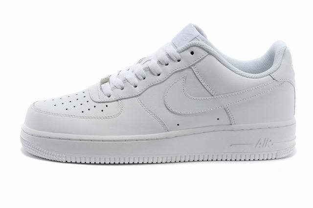 Nike Air Force 1 с белыми носками