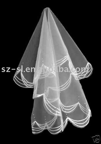 Side white silk fabrics encircles the bridal veil