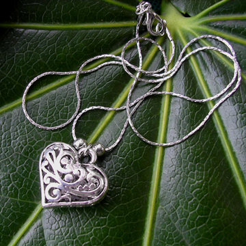 New arrivals Tibetan Silver Heart Pendant Necklace Charm Silver Chains Women Jewlery
