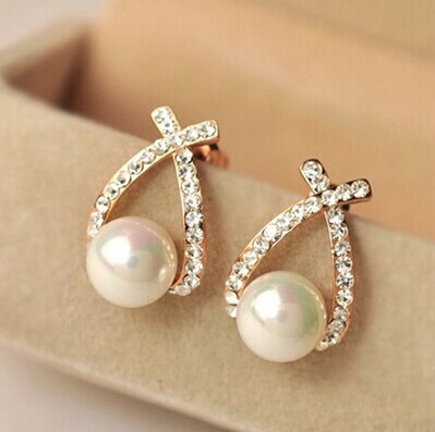 E130 Glossy imitation pearl earrings new fashion personality Rhinestone wholesale good quality Free shipping 