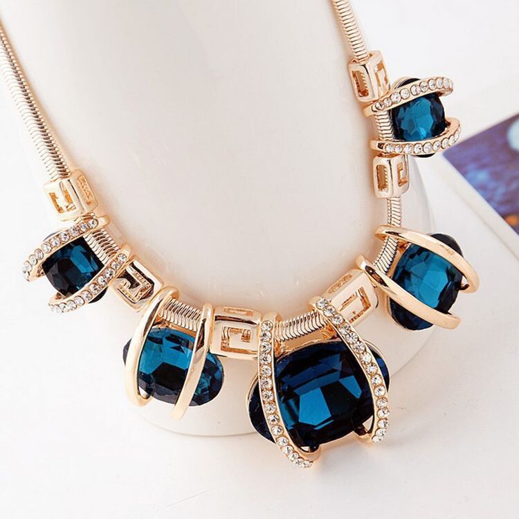 Exquisite high end European and American exaggerated pendant crystal pendant necklace necklace fashion jewelry of necklace