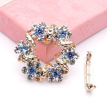 So beautiful New Arrival Korean Brooch Jewelry Luxury Rhinestone Garland Scarf Clip Brooches Pin up For Women Lady Hot