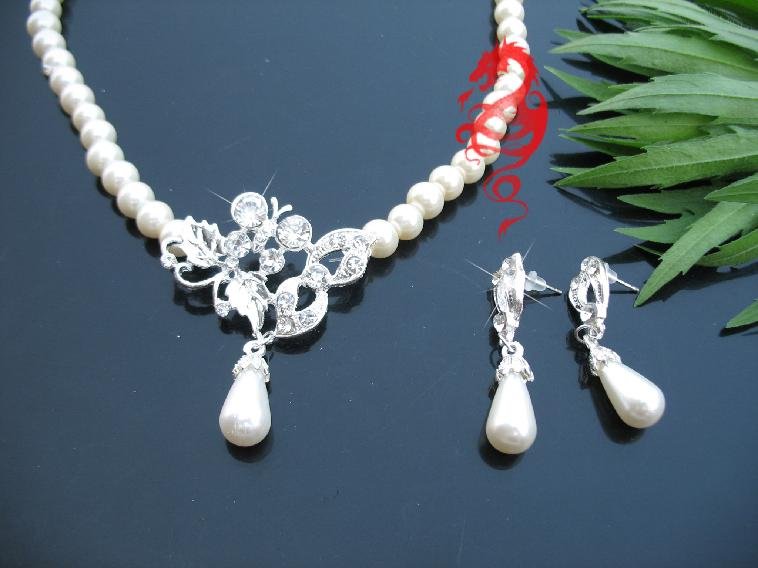 Wedding/Bridal Mother Pearl & crystal necklace earrings set S8279 + Gift&Free shipping(China (Mainland))
