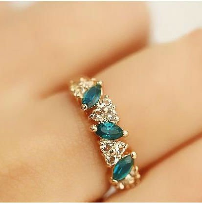 Hot selling Cute Sweet Feeling Of Restoring Ancient ways Vintage Emerald Crystal Ring For Women 4R0098