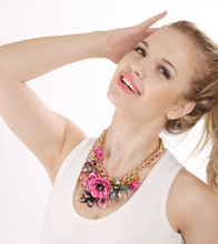 2015 New Design Brand Paint Metal Flower Necklace Luxury Women jewelry Crystal Necklaces Pendants